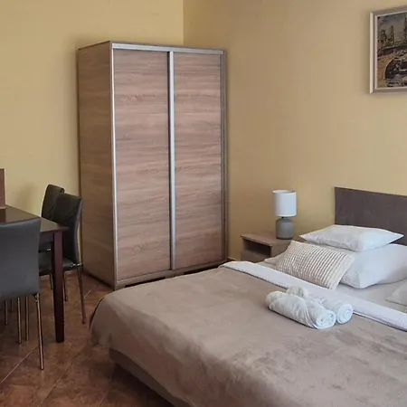 Apartman Bazsarózsa *