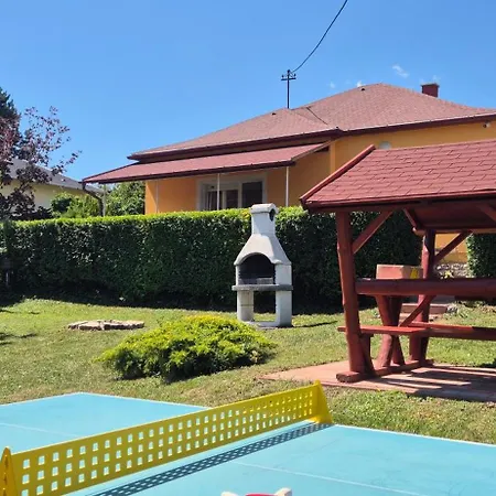 Bazsarózsa Apartman *