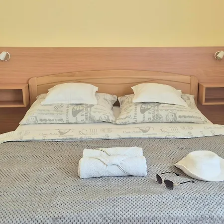 Apartman Bazsarózsa *