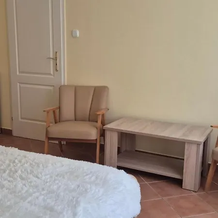 Bazsarózsa Apartman *